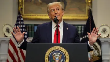 Tòa án cấp cao hơn lại khôi phục thuế quan của tổng thống Donald Trump