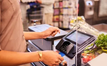 Tiểu thương “chuyển mình” khi hóa đơn điện tử thành bắt buộc.