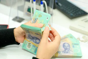 Tiền gửi tăng cao, nhiều ngân hàng vẫn loay hoay giữ chân dòng vốn