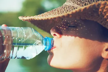 Mùa hè nóng bức: 6 tips uống nước "chất" giúp cơ thể bật mode khoẻ
