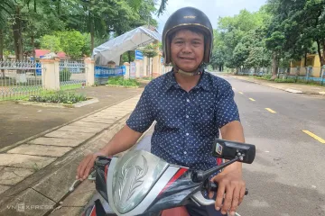 Cú Lội Ngược Dòng Ngoạn Mục Ở Tuổi U50: Trưởng Thôn “Cày” Đêm Thi Tốt Nghiệp THPT