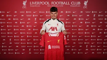 "Hậu vệ điên" Milos Kerkez chốt deal Liverpool, quyết "cày" danh hiệu cùng The Kop