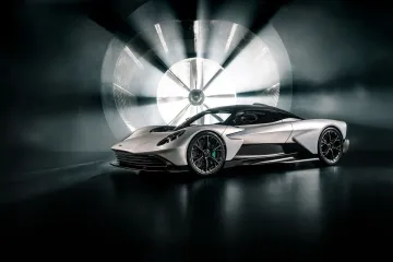Aston Martin Valhalla: Chiếc siêu xe PHEV đầu tiên chính thức lăn bánh