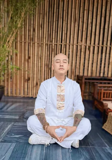 Ca sĩ Tuấn Hưng quy y: Muốn tu tâm, an yên bên gia đình