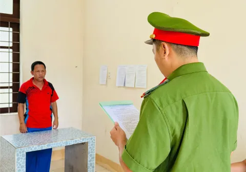 Khởi tố 4 bị can hủy hoại rừng và khai thác cát trái phép