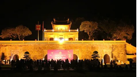 Tour đêm khám phá Hoàng Thành Thăng Long Hà Nội - tìm về cội nguồn lịch sử qua những câu chuyện từ các cổ vật