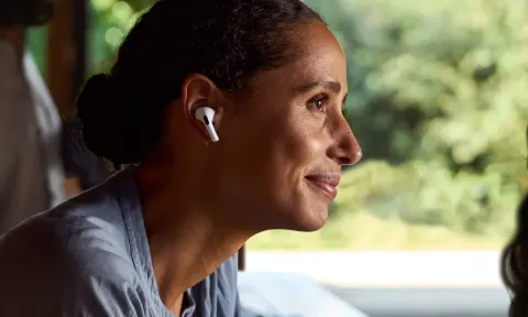 AirPods mới của Apple: Giải pháp thay thế máy trợ thính nghìn đô?