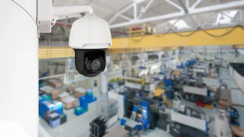 Hết thời camera "lăn đồi, cắp nách"