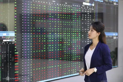 1.300 điểm vẫn là vùng kháng cự mạnh của VN-Index