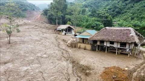 Phục hồi sinh kế bền vững cho người dân làng Nủ sau bão lũ