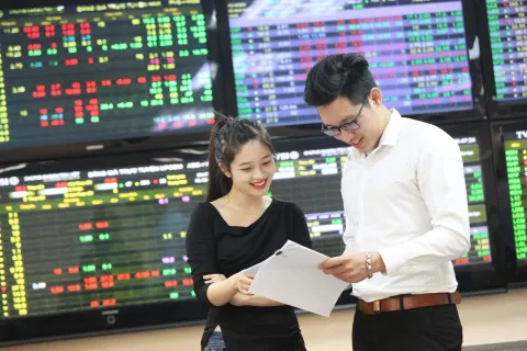 Chứng khoán tăng trở lại