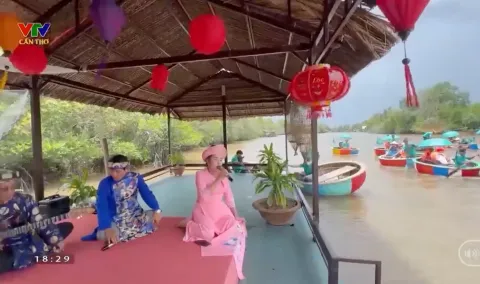 Chèo thuyền thúng ở sông Cửa Cạn