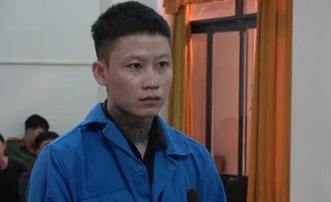 Cháu "ngáo đá" chém ông nội tử vong