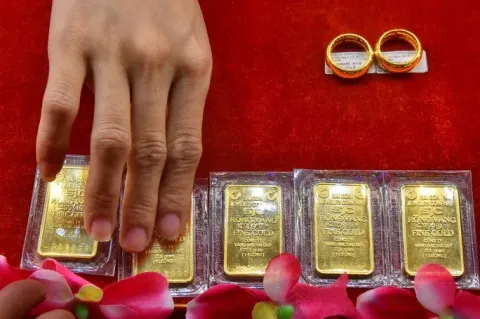 Giá vàng miếng SJC và vàng nhẫn ổn định