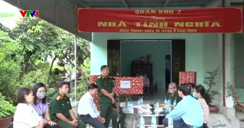 Nghĩa tình quân dân trong hoạt động gắn kết, hỗ trợ đồng bào tôn giáo