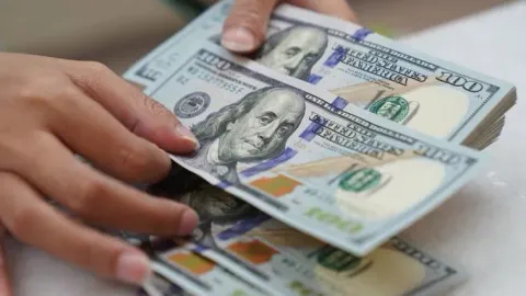 Giá USD tăng trở lại mốc 25.000 VND/USD