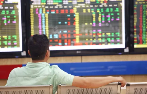 Thị trường chứng khoán Việt Nam: Khi nào đạt mốc 1.300?