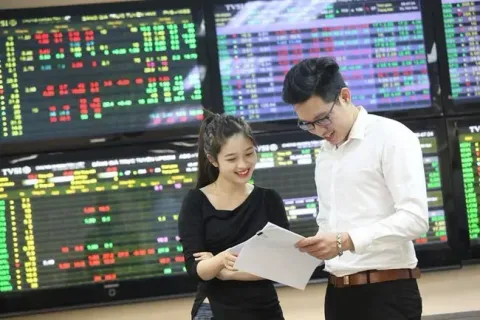 Nhiều cổ phiếu vốn hóa lớn được săn đón