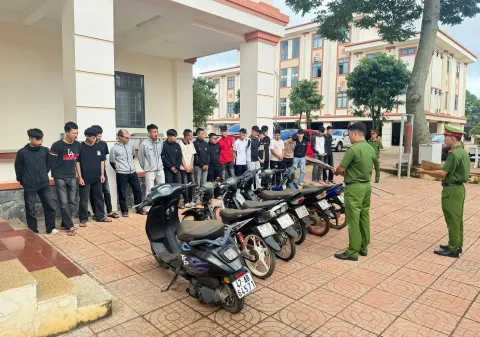 Khởi tố 22 thanh thiếu niên chạy xe la hét, gây náo loạn trên quốc lộ