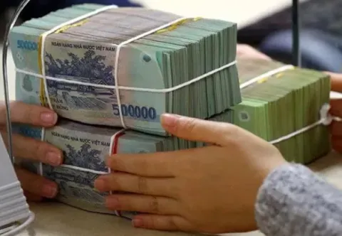 Gửi tiết kiệm đang hấp dẫn người dân
