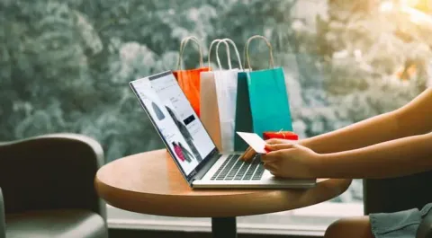 Người Việt chi gần 1.700 tỷ đồng mỗi ngày cho mua sắm trực tuyến