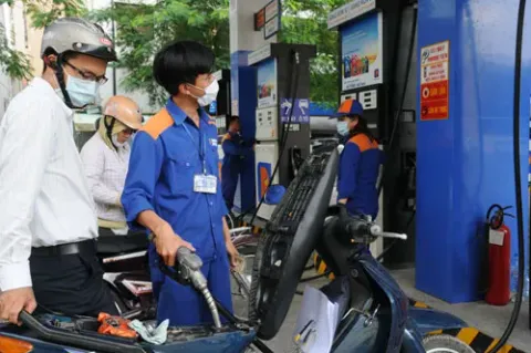 Giá xăng, dầu có loại tăng gần 9.000 đồng/lít: Nguyên nhân do đâu?