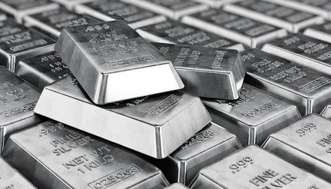 Giá bạc thế giới giảm hơn 22% chỉ trong vòng một tuần