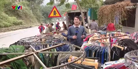 Hàng nhái, hàng kém chất lượng bày bán công khai tại các chợ miền núi