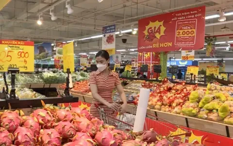 Các nhà bán lẻ tăng tốc kích cầu tiêu dùng Tết Ất Tỵ