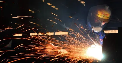 Các đối tác phản ứng với thuế nhôm thép của Mỹ