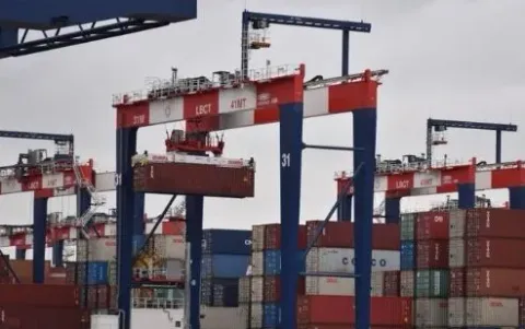 Mỹ: Các doanh nghiệp nhỏ đối mặt “cơn ác mộng” thủ tục hoàn thuế quan