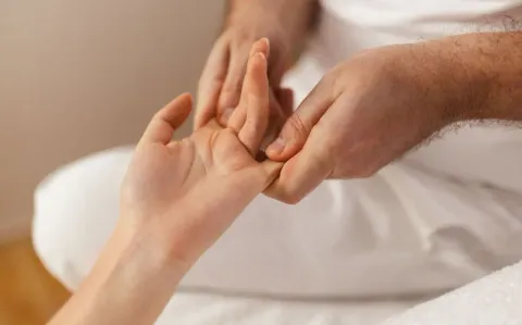Dấu hiệu cảnh báo ung thư phổi qua ngón tay