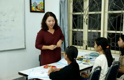 Tuyển chọn 32 giáo viên đi dạy tiếng Việt tại Lào