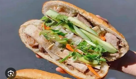 TP Hồ Chí Minh: 37 người nhập viện nghi ngộ độc do ăn bánh mì