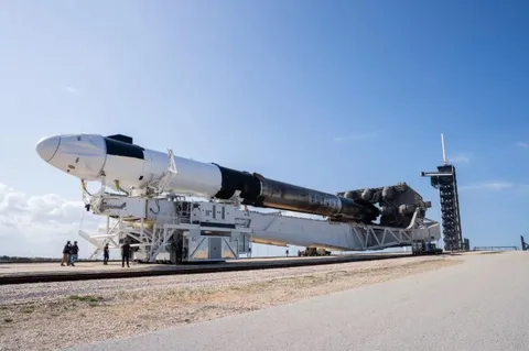 SpaceX chuẩn bị thực hiện phóng tàu vũ trụ đưa 4 người bay quanh các cực của Trái Đất
