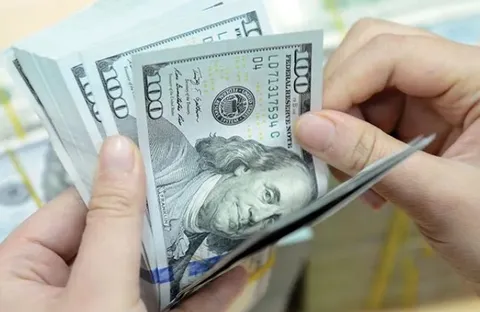 Đồng USD giảm mạnh giữa "bão thuế quan"