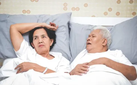 Ngủ ít, ngủ nông có thể đẩy nhanh quá trình mất trí nhớ