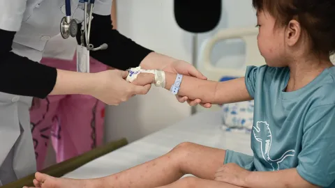 Người từng mắc sởi có nên tiêm vaccine sởi nữa hay không?