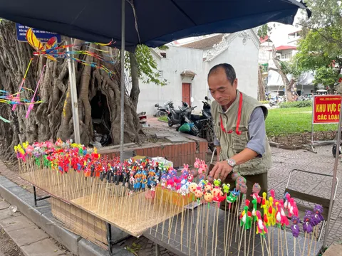Đổi mới để giữ "hồn" nghề tò he Xuân La