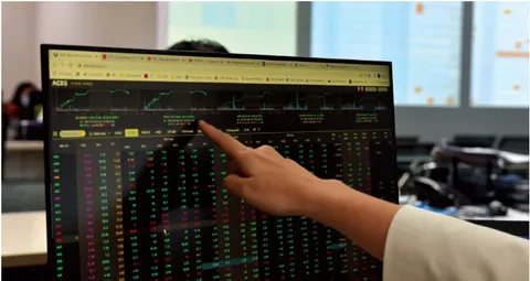 VN-Index giảm hơn 9 điểm, khối ngoại bán ròng hàng tỉ đồng