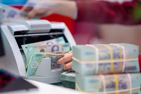 Nhiều ngân hàng tung lãi suất khủng, đâu là ngân hàng có lãi suất tiền gửi cao nhất?