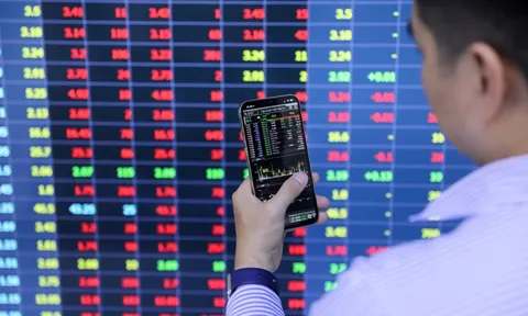 Thị trường sáng 05/06: Áp lực bán khiến VN-Index quay đầu giảm