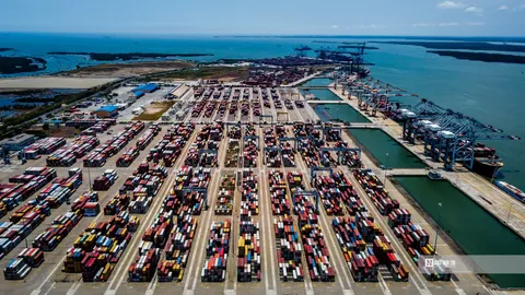 Việt Nam Xuất Siêu Gần 4,7 Tỷ USD Trong 5 Tháng Đầu Năm: Dấu Hiệu Tích Cực Giữa Mục Tiêu Tăng Trưởng Lớn