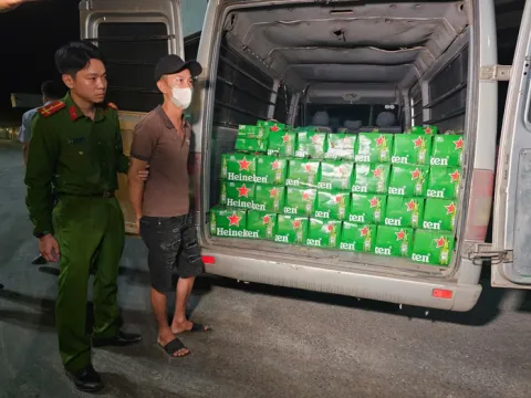 3 xe chở hàng lậu bị bắt trong đêm, tài xế "bỏ của chạy lấy người"