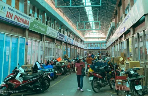Tiểu thương đồng loạt đóng cửa: Né tránh kiểm tra hay phản ứng thiếu minh bạch?