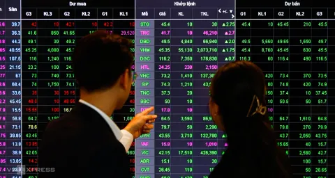 Thị trường sáng 12/6: VN-Index vượt mốc 1.320 điểm nhờ dòng tiền lan tỏa mạnh mẽ