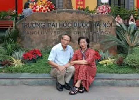 Lưng chừng giữa hai thời: Công nghệ và những nhịp yêu thương