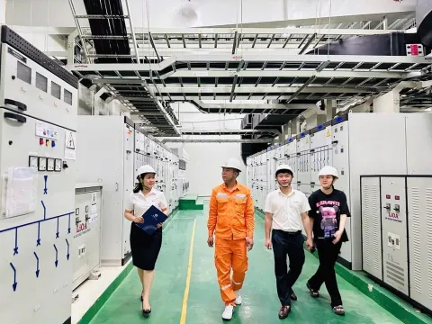 EVNNPC Vượt Cao Điểm Nắng Nóng, Giữ Ổn Định Lưới Điện Miền Bắc