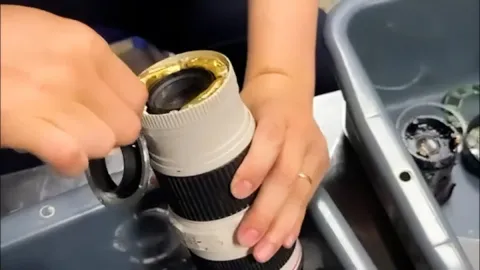 Hải quan Nội Bài bắt giữ đối tượng vận chuyển lậu gần 2kg vàng giấu trong ống kính máy ảnh