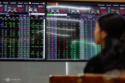 Áp lực bán chiếm ưu thế trong phiên sáng 26/6, VN-Index giảm nhẹ